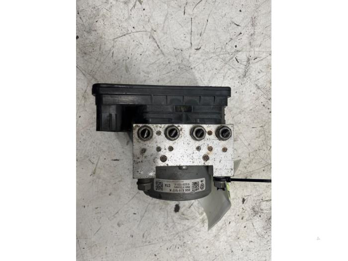 ABS Pomp van een Volkswagen Golf Sportsvan (AUVS) 1.6 TDI BlueMotion 16V 2016