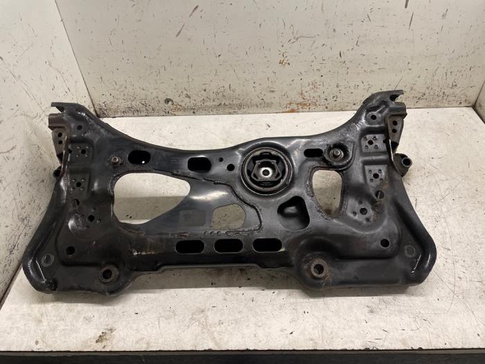 Subframe van een Volkswagen Golf Sportsvan (AUVS) 1.6 TDI BlueMotion 16V 2016