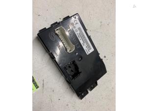 Gebruikte Comfort Module Renault Master II (JD) 2.5 dCi 150 FAP Prijs € 75,00 Margeregeling aangeboden door Autodemontage van de Laar