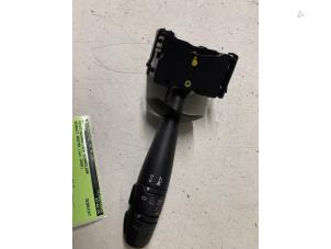 Gebruikte Knipperlicht Schakelaar Renault Master II (JD) 2.5 dCi 150 FAP Prijs € 25,00 Margeregeling aangeboden door Autodemontage van de Laar