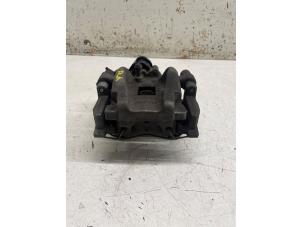 Gebruikte Remklauw (Tang) rechts-achter Volvo XC90 II 2.0 T8 16V Twin Engine AWD Prijs € 225,00 Margeregeling aangeboden door Autodemontage van de Laar