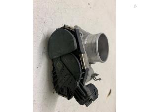 Gebruikte Gasklephuis Opel Corsa D 1.2 16V ecoFLEX Bi-Fuel Prijs € 70,00 Margeregeling aangeboden door Autodemontage van de Laar