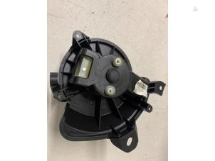 Gebruikte Chaufage Ventilatiemotor Opel Corsa D 1.2 16V ecoFLEX Bi-Fuel Prijs € 50,00 Margeregeling aangeboden door Autodemontage van de Laar