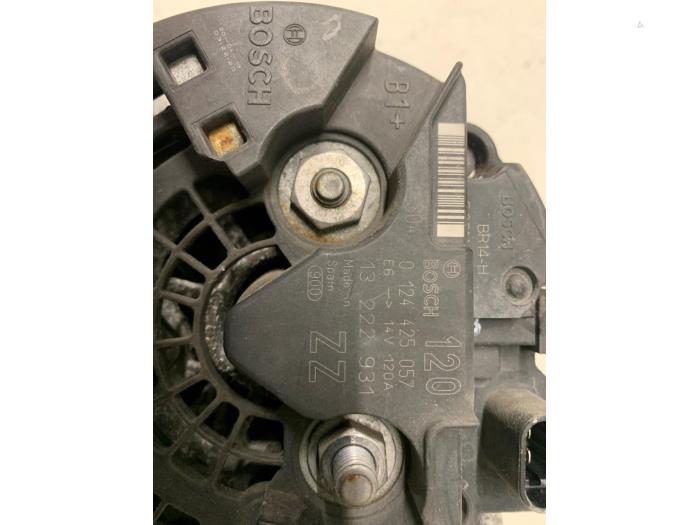 Dynamo van een Opel Corsa D 1.2 16V ecoFLEX Bi-Fuel 2013