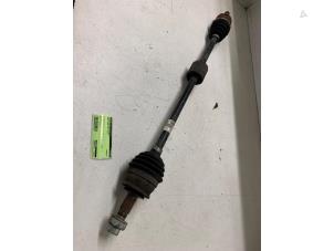 Gebruikte Steekas rechts-voor Opel Corsa D 1.2 16V ecoFLEX Bi-Fuel Prijs € 50,00 Margeregeling aangeboden door Autodemontage van de Laar