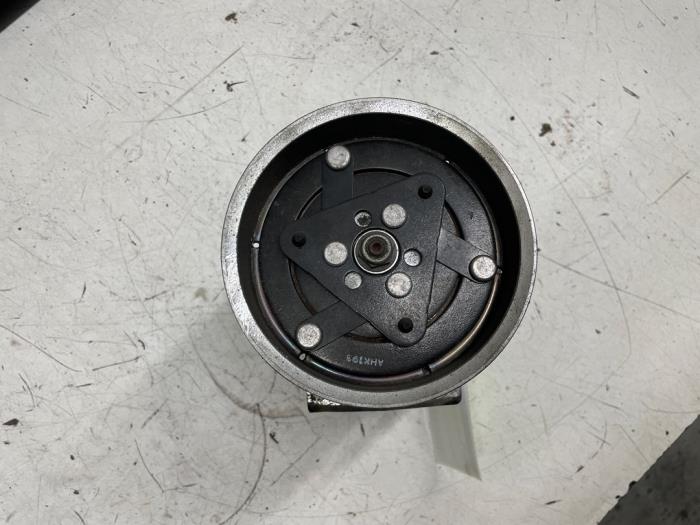 Aircopomp van een Renault Twingo II (CN) 1.2 2009