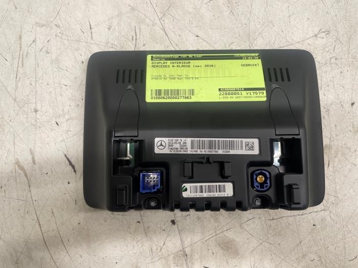 Gebruikte Display Interieur Mercedes A (W176) 1.6 A-180 16V Prijs € 175,00 Margeregeling aangeboden door Autodemontage van de Laar