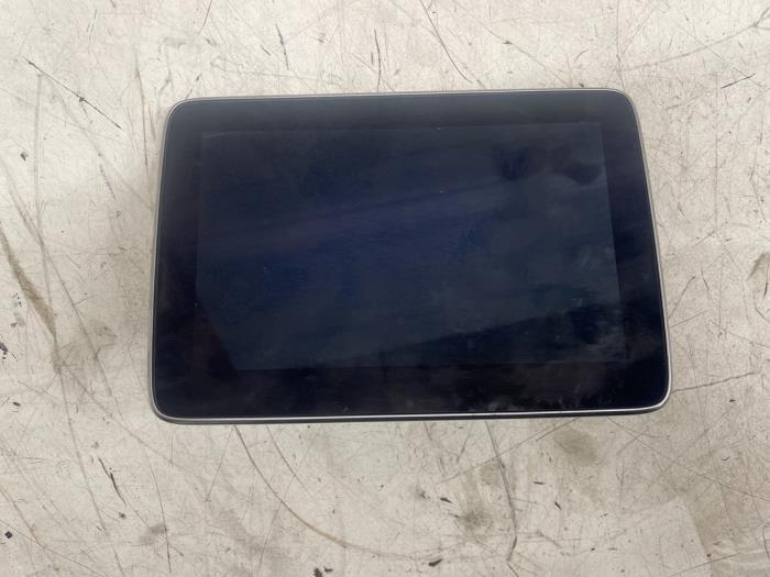 Display Interieur van een Mercedes-Benz A (W176) 1.6 A-180 16V 2016