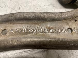 Gebruikte Draagarm rechts-voor Mercedes A (W176) 1.6 A-180 16V Prijs € 75,00 Margeregeling aangeboden door Autodemontage van de Laar