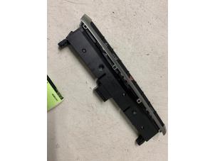 Gebruikte Paniekverlichtings Schakelaar Audi A3 Sportback (8VA/8VF) 1.2 TFSI 16V Prijs € 25,00 Margeregeling aangeboden door Autodemontage van de Laar