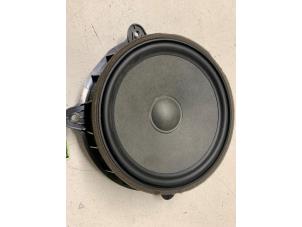 Gebruikte Speaker Tesla Model 3 Long Range AWD 75 kWh Prijs € 30,25 Inclusief btw aangeboden door Autodemontage van de Laar