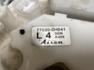 Gebruikte Benzinepomp Toyota Aygo (B40) 1.0 12V VVT-i Prijs € 70,00 Margeregeling aangeboden door Autodemontage van de Laar