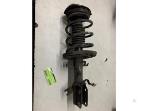 Gebruikte Mac Phersonpoot links-voor Renault Megane III Berline (BZ) 1.2 16V TCE 115 Prijs € 50,00 Margeregeling aangeboden door Autodemontage van de Laar