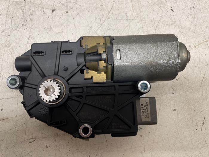 Schuifdak Motor van een Land Rover Range Rover Evoque (LVJ/LVS)  2018