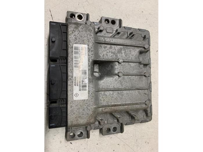 Gebruikte Computer Motormanagement Renault Megane III Berline (BZ) 1.2 16V TCE 115 Prijs € 200,00 Margeregeling aangeboden door Autodemontage van de Laar