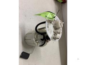 Gebruikte Benzinepomp Kia Stonic (YB) 1.0i T-GDi 12V Prijs € 60,00 Margeregeling aangeboden door Autodemontage van de Laar