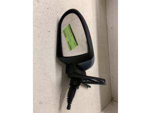Gebruikte Spiegel Buiten links Mitsubishi Colt (Z2/Z3) 1.3 16V Prijs € 35,00 Margeregeling aangeboden door Autodemontage van de Laar