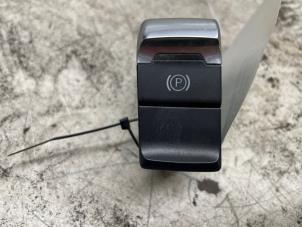 Gebruikte Schakelaar handrem Audi A4 Avant (B8) 1.8 TFSI 16V Prijs € 10,00 Margeregeling aangeboden door Autodemontage van de Laar