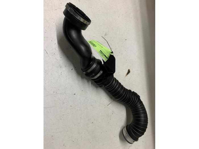 Gebruikte Intercooler Slang Mercedes C (W203) 1.8 C-200K 16V Prijs € 25,00 Margeregeling aangeboden door Autodemontage van de Laar
