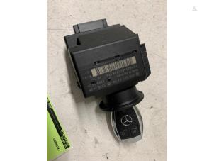 Gebruikte Kontaktslot + Sleutel Mercedes C (W203) 1.8 C-200K 16V Prijs € 95,00 Margeregeling aangeboden door Autodemontage van de Laar