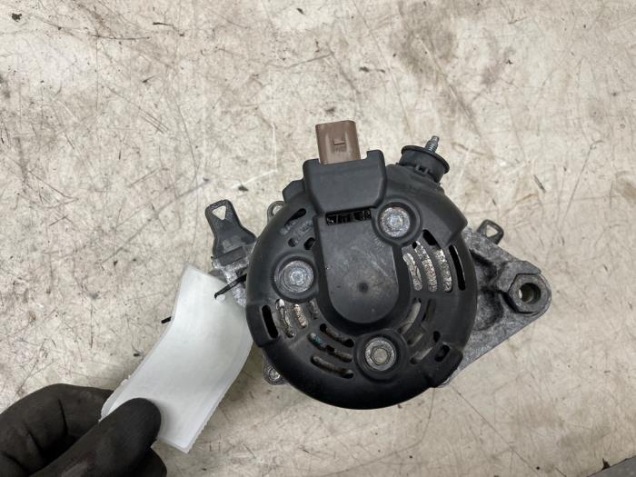Gebruikte Alternator Toyota Aygo (B40) 1.0 12V VVT-i Prijs € 50,00 Margeregeling aangeboden door Autodemontage van de Laar