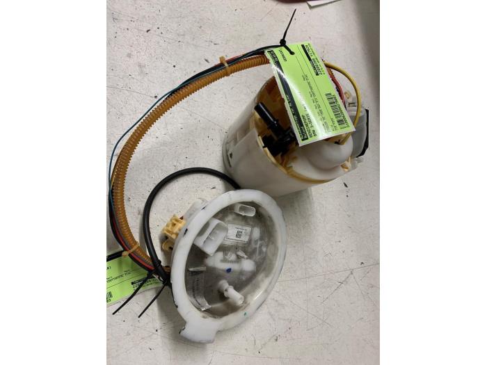 Gebruikte Benzinepomp BMW 3 serie (F30) 330e Prijs € 75,00 Margeregeling aangeboden door Autodemontage van de Laar