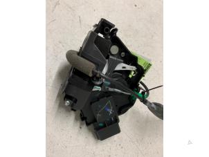 Gebruikte Deurslot Mechaniek 4Deurs links-voor Ford Ka+ 1.2 Ti-VCT Prijs € 50,00 Margeregeling aangeboden door Autodemontage van de Laar