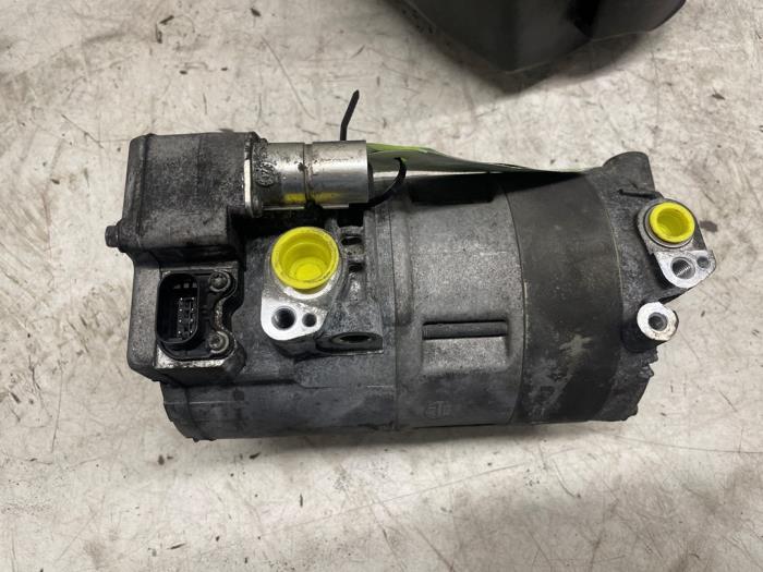Gebruikte Pomp Airco BMW 3 serie (F30) 330e Prijs € 250,00 Margeregeling aangeboden door Autodemontage van de Laar