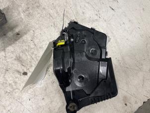 Gebruikte Deurslot Mechaniek 4Deurs links-voor Toyota Yaris III (P13) 1.33 16V Dual VVT-I Prijs € 50,00 Margeregeling aangeboden door Autodemontage van de Laar