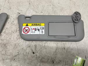 Gebruikte Zonneklep set Toyota Yaris III (P13) 1.33 16V Dual VVT-I Prijs € 40,00 Margeregeling aangeboden door Autodemontage van de Laar