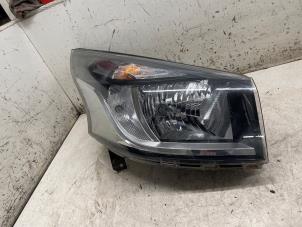 Gebruikte Koplamp rechts Renault Trafic (1FL/2FL/3FL/4FL) 1.6 dCi 95 Prijs € 175,00 Margeregeling aangeboden door Autodemontage van de Laar