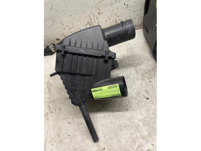 Gebruikte Luchtfilterhuis Renault Trafic (1FL/2FL/3FL/4FL) 1.6 dCi 95 Prijs € 40,00 Margeregeling aangeboden door Autodemontage van de Laar