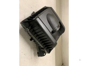 Gebruikte Luchtfilterhuis Renault Master II (ED/HD/UD) 2.5 dCi 16V 100 Prijs € 40,00 Margeregeling aangeboden door Autodemontage van de Laar