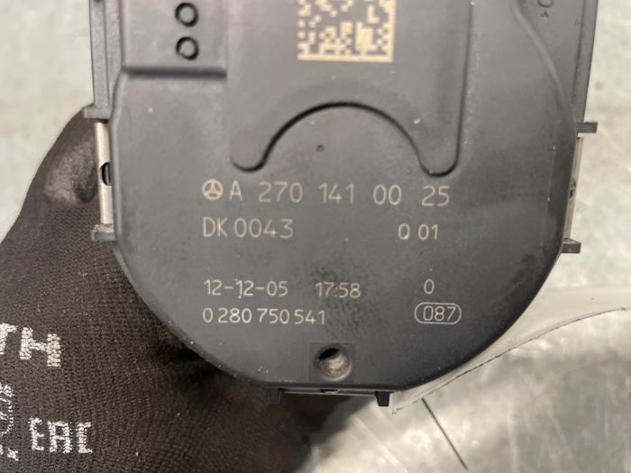 Gasklephuis van een Mercedes-Benz CLA (117.3) 1.6 CLA-180 16V 2013