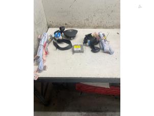 Gebruikte Airbag set + dashboard Toyota Aygo (B40) 1.0 12V VVT-i Prijs € 800,00 Margeregeling aangeboden door Autodemontage van de Laar