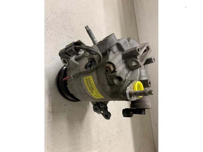 Gebruikte Aircopomp Ford Fiesta 6 (JA8) 1.0 Ti-VCT 12V 65 Prijs € 120,00 Margeregeling aangeboden door Autodemontage van de Laar