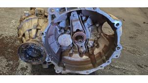 Gebruikte Versnellingsbak Volkswagen Caddy III (2KA,2KH,2CA,2CH) 1.6 TDI 16V Prijs € 600,00 Margeregeling aangeboden door Autodemontage van de Laar