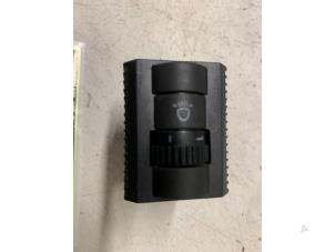 Gebruikte Schakelaar Koplamp Ihv Volkswagen Up! (121) e-Up! Prijs € 10,00 Margeregeling aangeboden door Autodemontage van de Laar