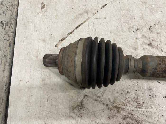 Gebruikte Steekas rechts-voor Volkswagen Caddy III (2KA,2KH,2CA,2CH) 1.6 TDI 16V Prijs € 50,00 Margeregeling aangeboden door Autodemontage van de Laar