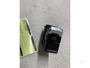 Gebruikte Schakelaar handrem Audi A5 Sportback (8TA) 1.8 TFSI 16V Prijs € 15,00 Margeregeling aangeboden door Autodemontage van de Laar