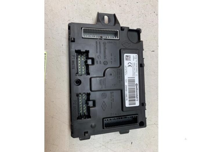 Gebruikte Computer Body Control Renault Clio IV Estate/Grandtour (7R) 0.9 Energy TCE 12V Prijs € 30,00 Margeregeling aangeboden door Autodemontage van de Laar
