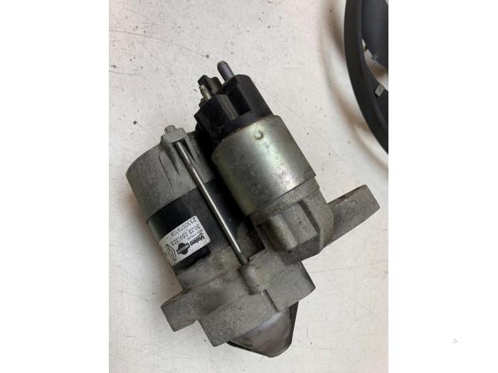 Gebruikte Startmotor Renault Clio IV Estate/Grandtour (7R) 0.9 Energy TCE 12V Prijs € 50,00 Margeregeling aangeboden door Autodemontage van de Laar