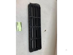 Gebruikte Luchtgeleider Renault Clio IV Estate/Grandtour (7R) 0.9 Energy TCE 12V Prijs € 175,00 Margeregeling aangeboden door Autodemontage van de Laar