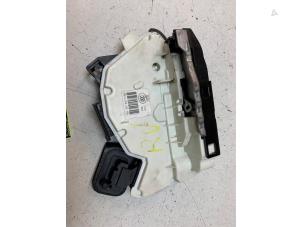 Gebruikte Deurslot Mechaniek 4Deurs rechts-voor Skoda Octavia Combi (5EAC) 1.0 TSI 12V Prijs € 50,00 Margeregeling aangeboden door Autodemontage van de Laar