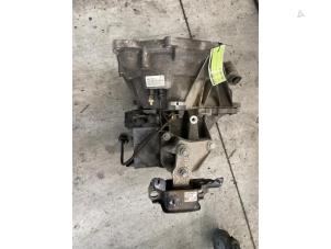 Gebruikte Versnellingsbak Ford Fiesta 6 (JA8) 1.25 16V Prijs € 350,00 Margeregeling aangeboden door Autodemontage van de Laar