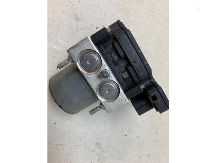 Gebruikte ABS Pomp Opel Karl 1.0 12V Prijs € 120,00 Margeregeling aangeboden door Autodemontage van de Laar