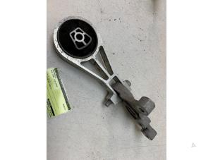 Gebruikte Motorsteun Opel Karl 1.0 12V Prijs € 25,00 Margeregeling aangeboden door Autodemontage van de Laar