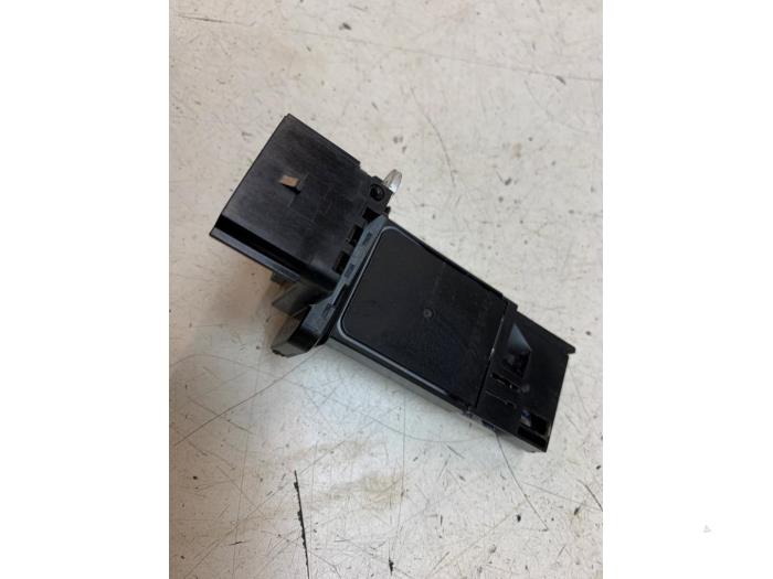 Gebruikte Luchthoeveelheidsmeter Opel Karl 1.0 12V Prijs € 25,00 Margeregeling aangeboden door Autodemontage van de Laar