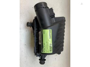 Gebruikte Luchtfilterhuis Opel Karl 1.0 12V Prijs € 40,00 Margeregeling aangeboden door Autodemontage van de Laar