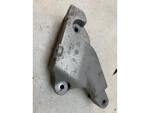 Gebruikte Motorsteun Opel Karl 1.0 12V Prijs € 25,00 Margeregeling aangeboden door Autodemontage van de Laar